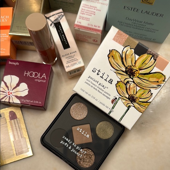 Dior Gold Beauty Set with Skincare and Makeup - Picture 5 of 9